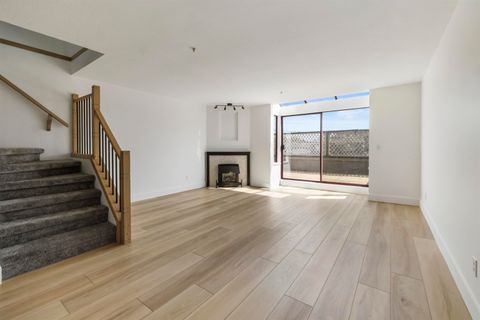 22356 Mcintosh Avenue 209 Maple Ridge BC V2X 3C1