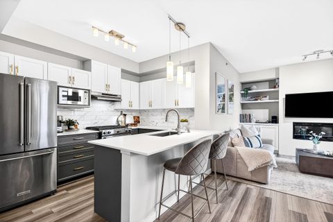 801 Klahanie Drive 429 Port Moody BC V3H 5K4