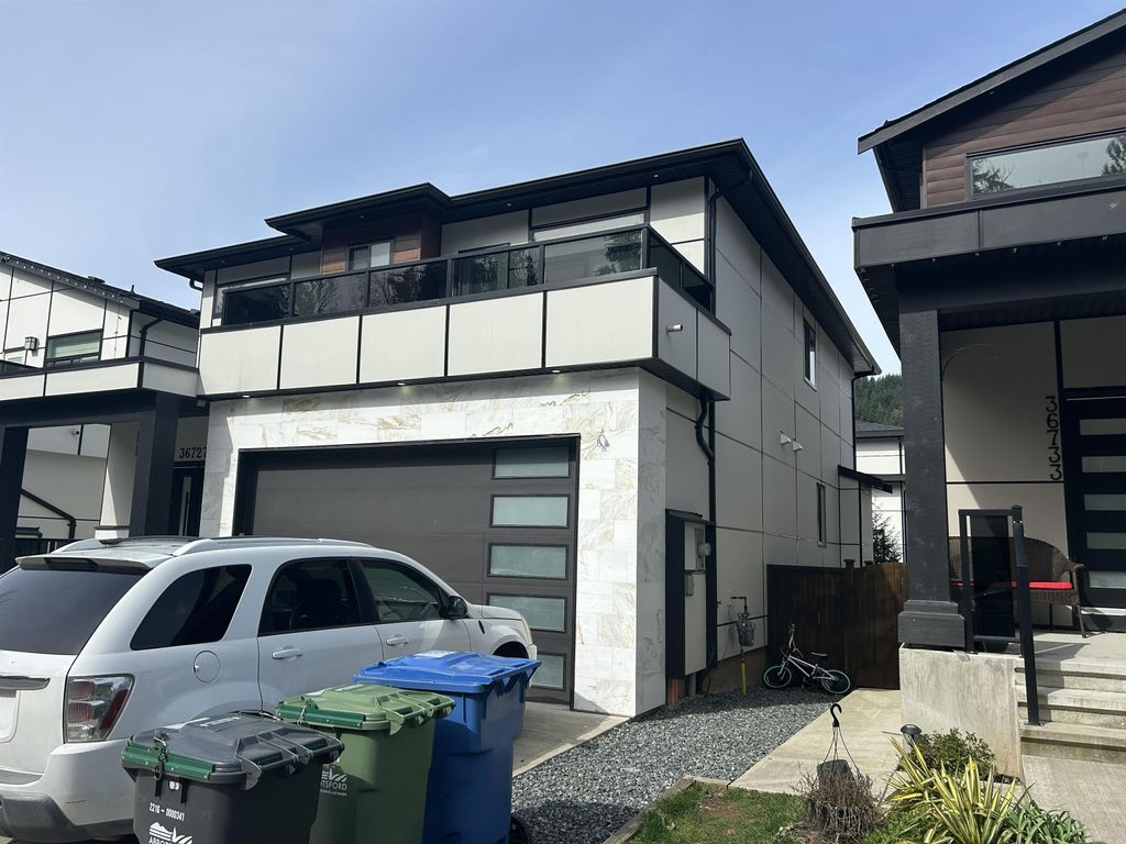 Photo of 36727 Dianne Brook Avenue, Abbotsford, BC V3G 0H4 (MLS # R3113965)