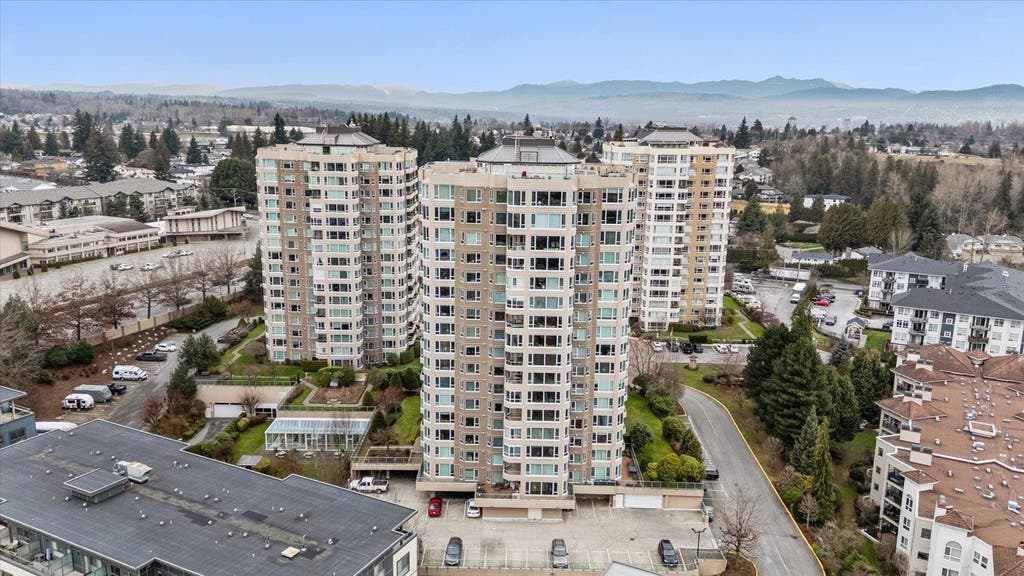 Photo of 3170 Gladwin Road #701, Abbotsford, BC V2T 5T5 (MLS # R3152342)