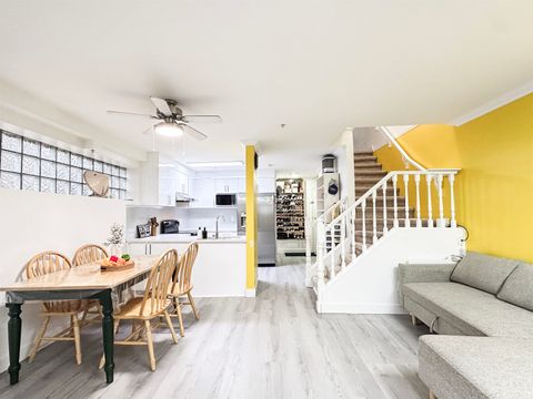 22356 Mcintosh Avenue 211 Maple Ridge BC V2X 3C1