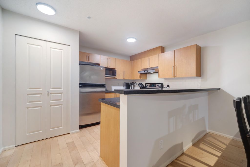 listing image 1101292263395588669