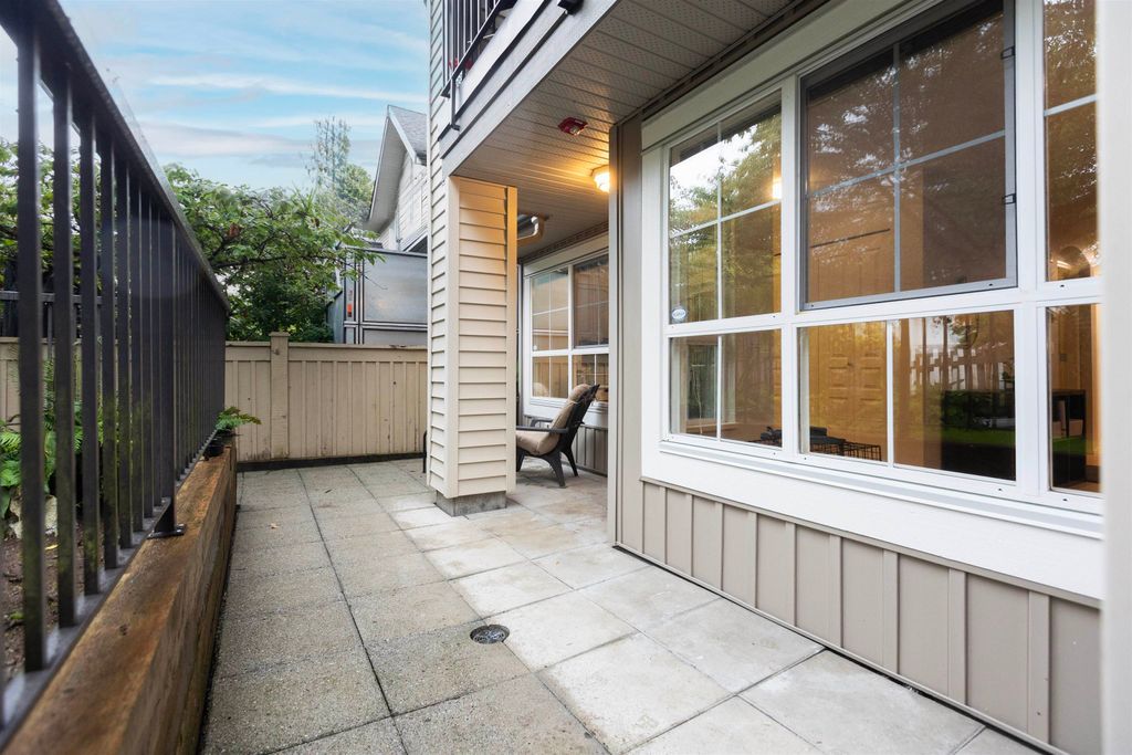 listing image 1100452137335358926