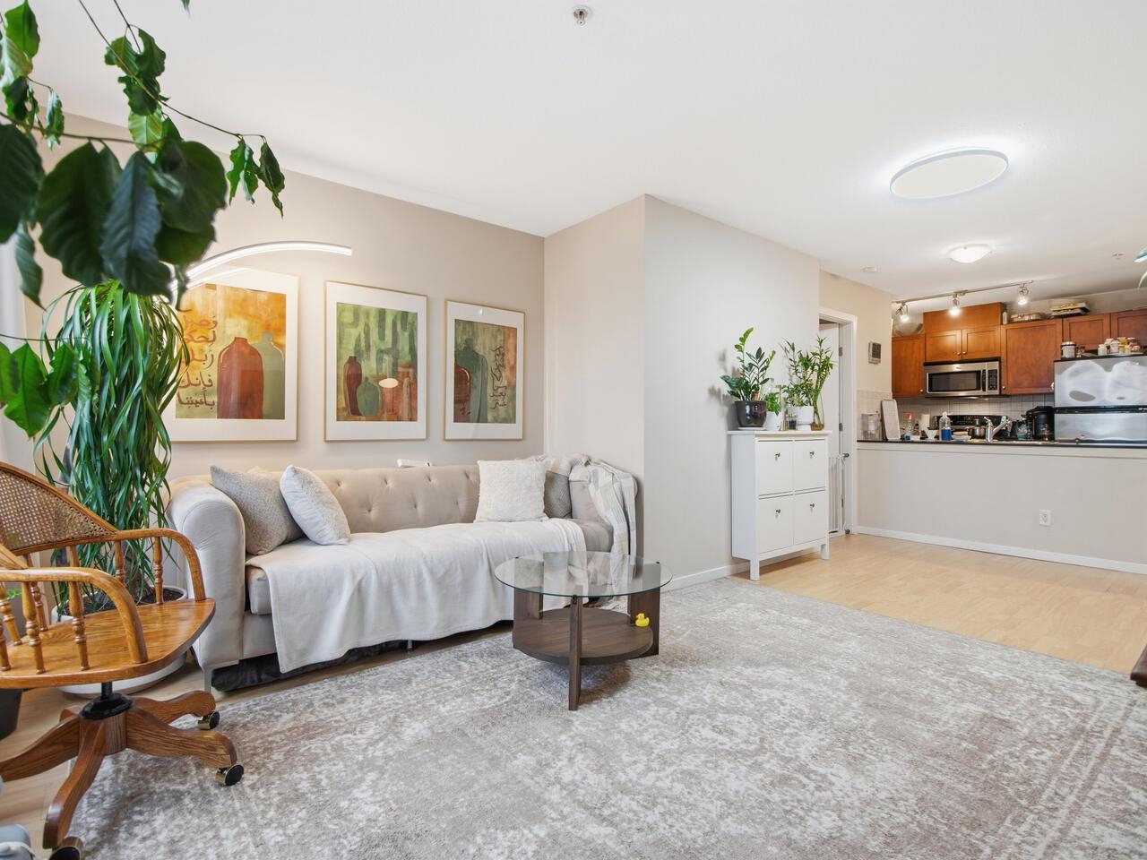 415 E Columbia Street 403