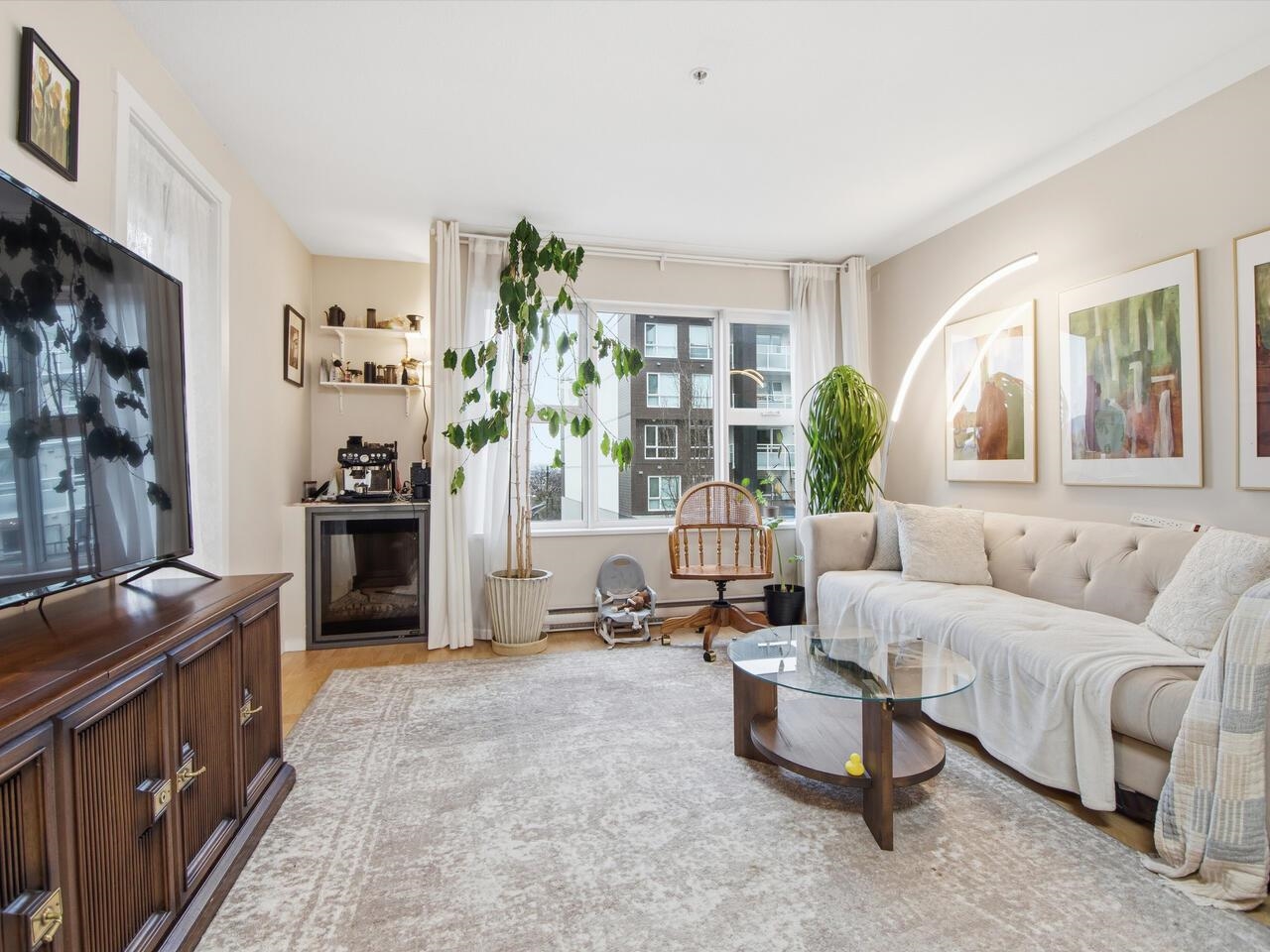 415 E Columbia Street 403