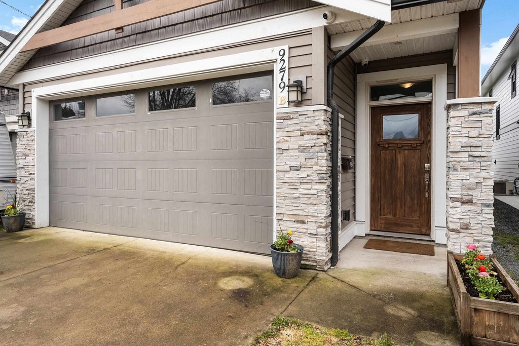 Photo of 9279 Carleton Street #B, Chilliwack, BC V2P 6E1 (MLS # R3107156)
