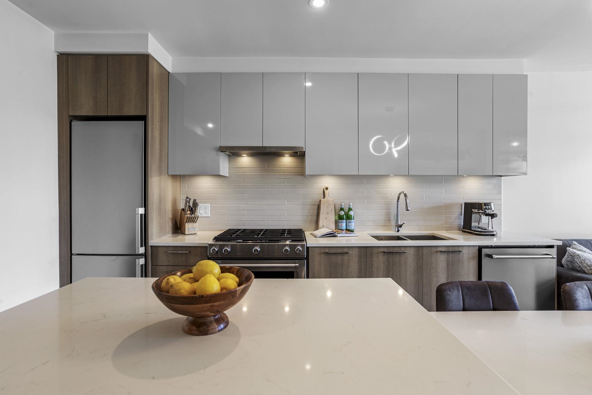 258 Nelson's Court 803