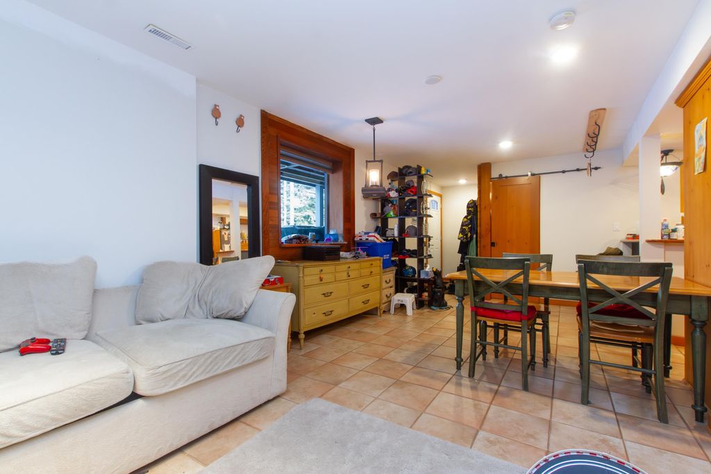 listing image 1100529642937905392