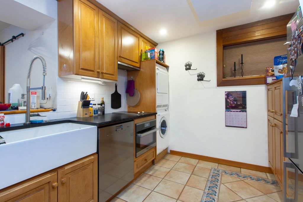 listing image 1103857722229030331