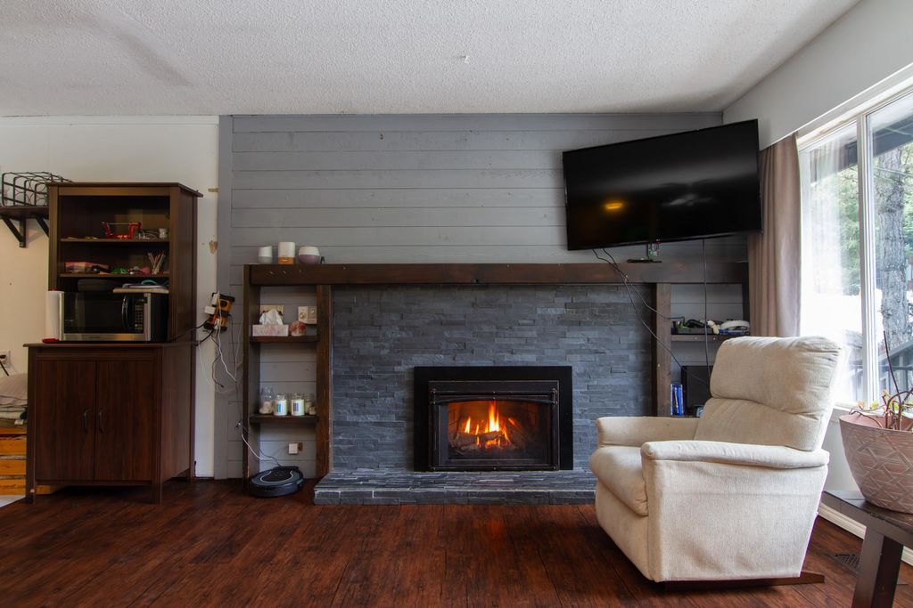 listing image 1103345087345145064