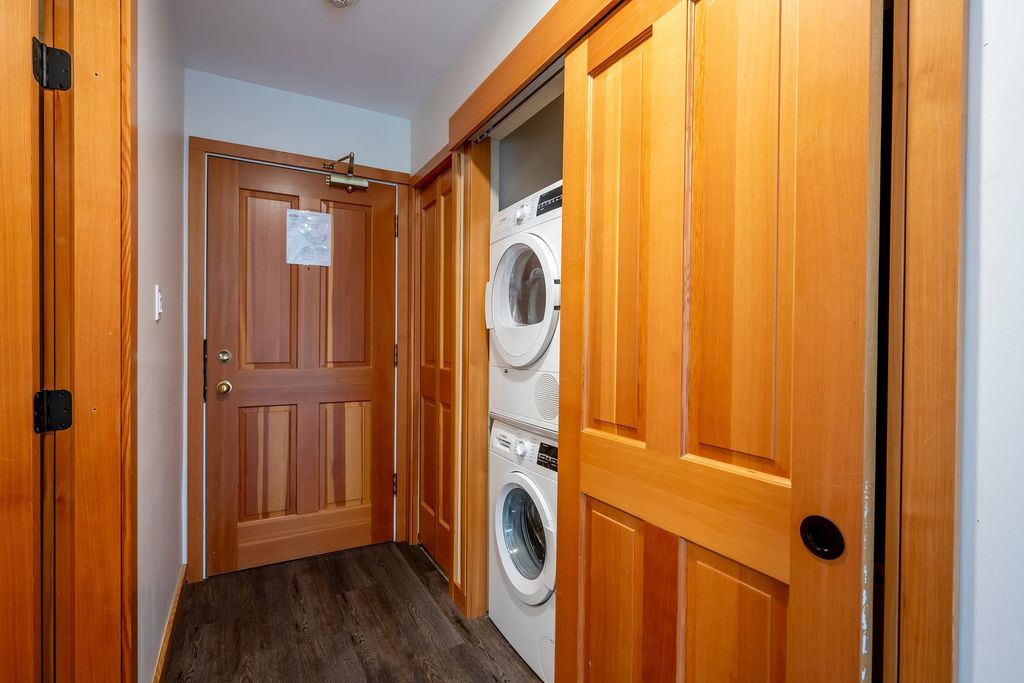 listing image 1109799776883608467