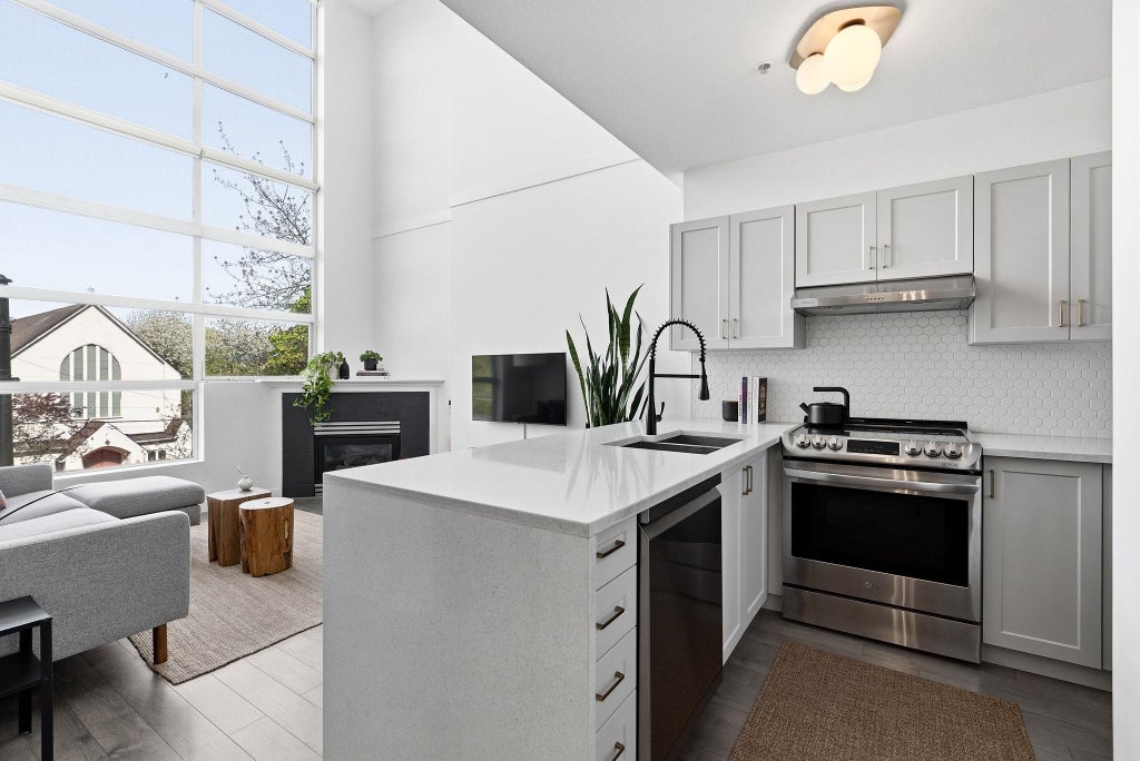 418 E BROADWAY
