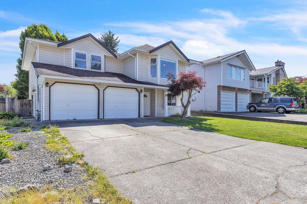 Photo of 12326 Aurora Street, Maple Ridge, BC V2X 0J5 (MLS # R3144039)