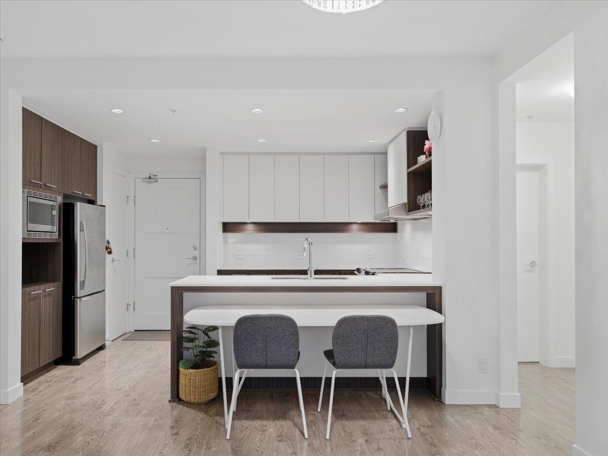 553 Foster Avenue 205