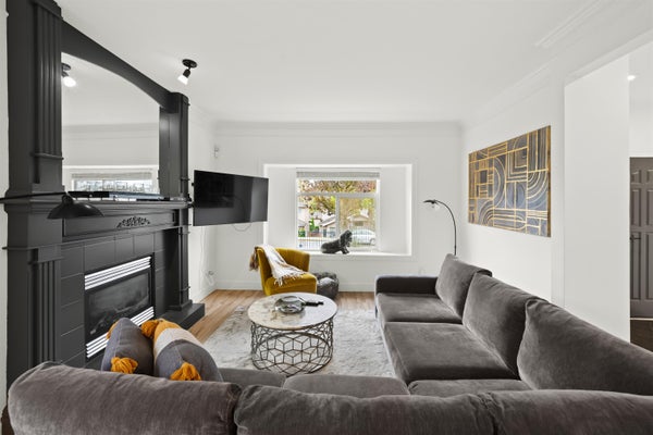 4086 Dominion St, Burnaby, BC 2