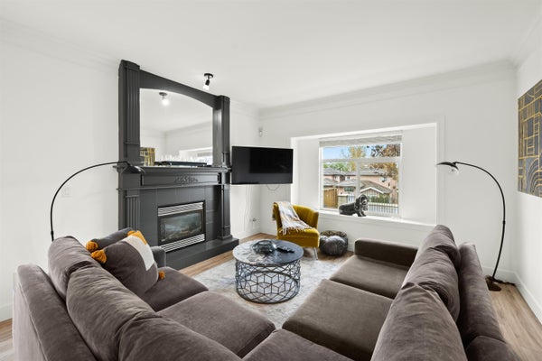 4086 Dominion St, Burnaby, BC 4
