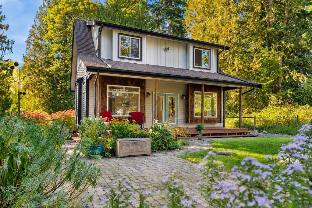 Photo of 12121 264 Street, Maple Ridge, BC V2W 1P1 (MLS # R3175809)