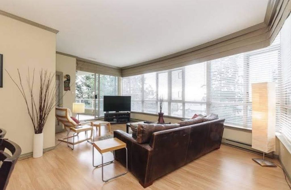 listing image 1104021967147700398