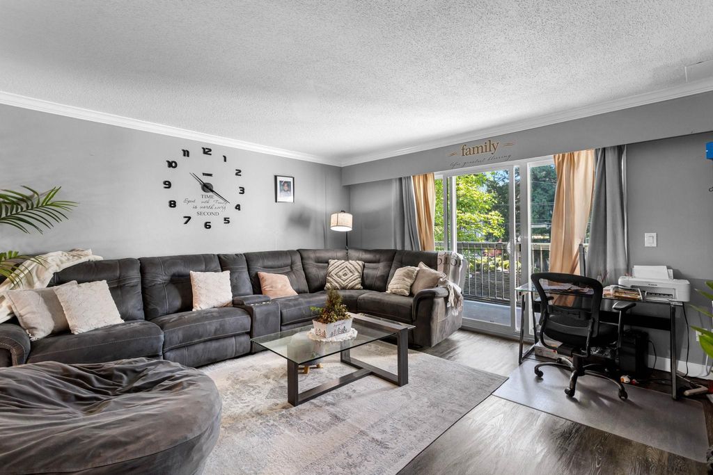 Photo of 33293 E Bourquin Crescent #29, Abbotsford, BC V2S 1Y2 (MLS # R3114575)