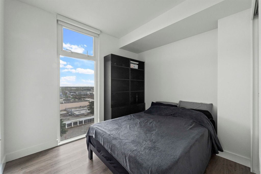 listing image 1106182171997071360