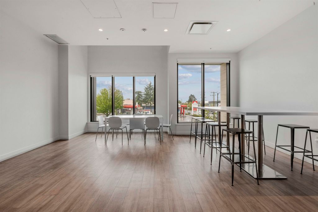 listing image 1100015784393573980