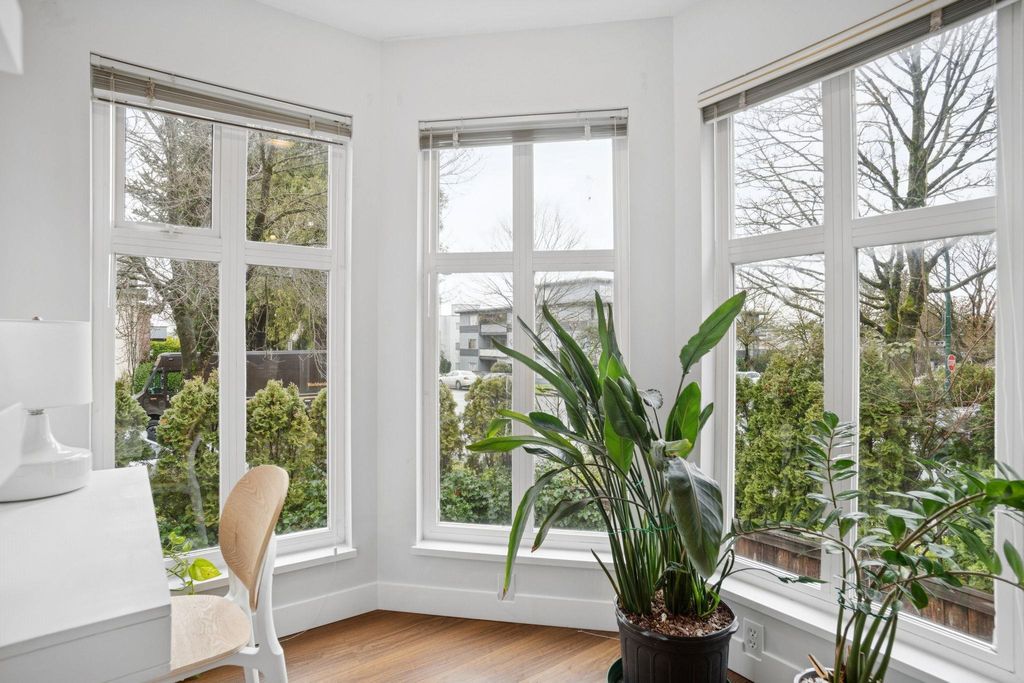 listing image 1109769312691831750