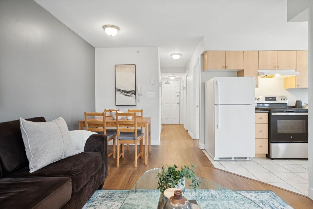 listing image 1104944428884121984