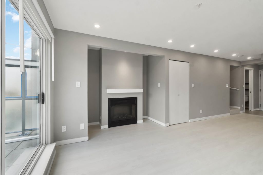listing image 1100132874361162998