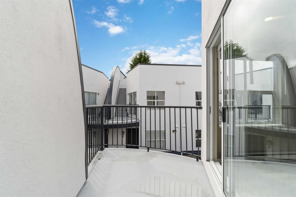 listing image 1108596699870885937