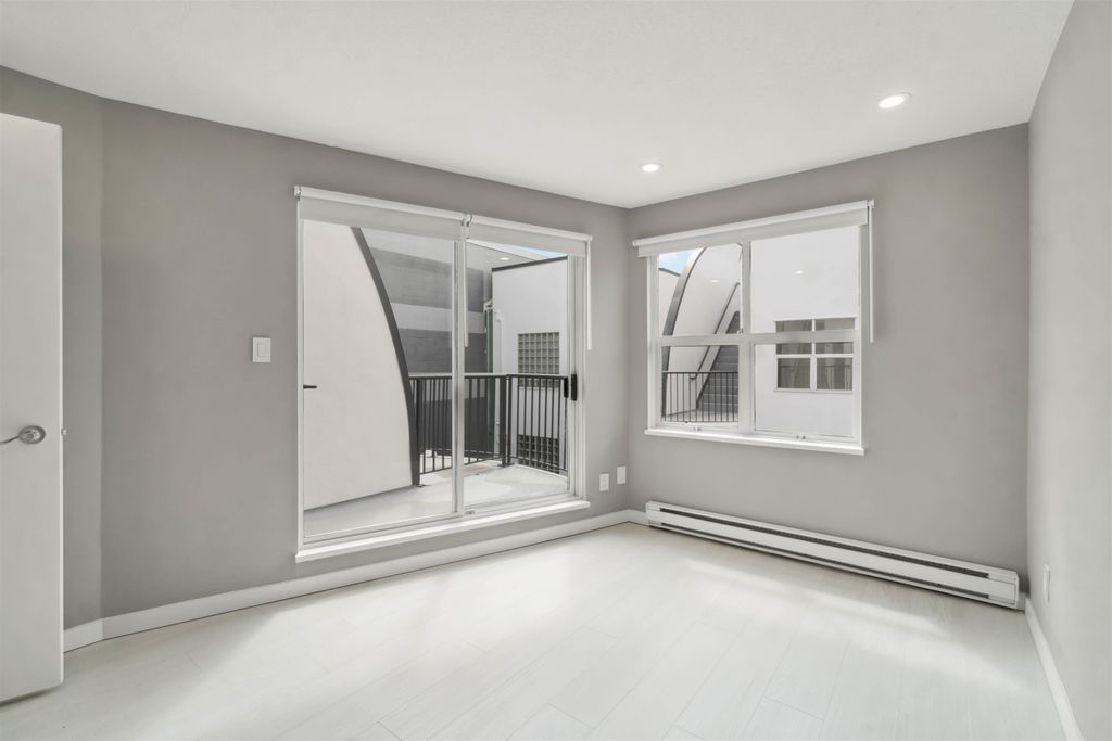 listing image 1104529258245733054