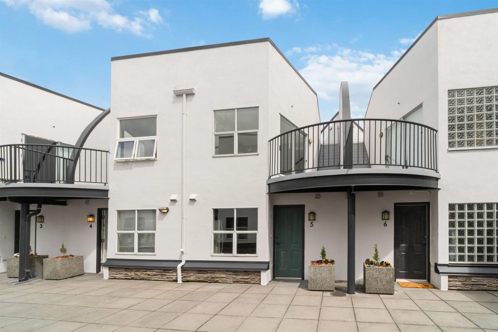 listing image 1106008106351406718
