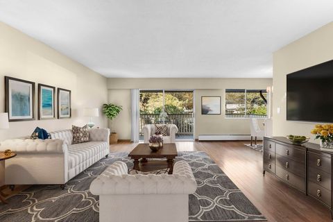 912 Premier Street 54 North Vancouver BC V7J 2G8