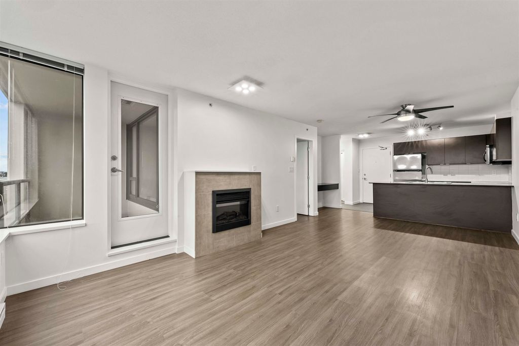 listing image 1105789816086859805