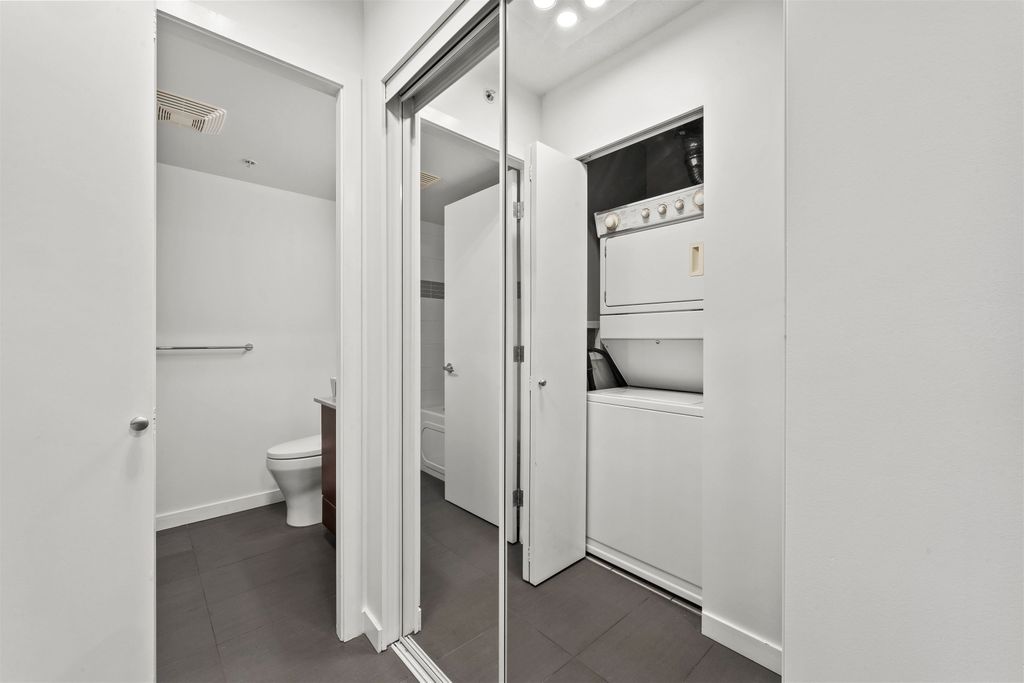 listing image 1108128058375482242