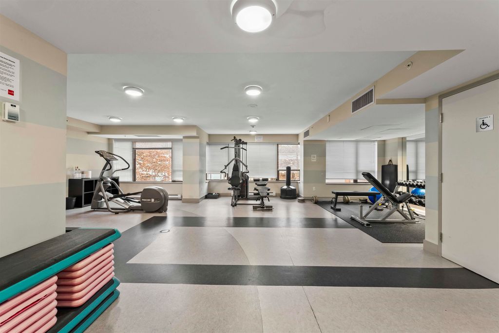 listing image 1100270033891477557