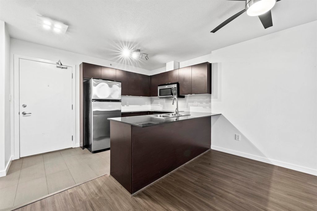 listing image 1104923404537629245