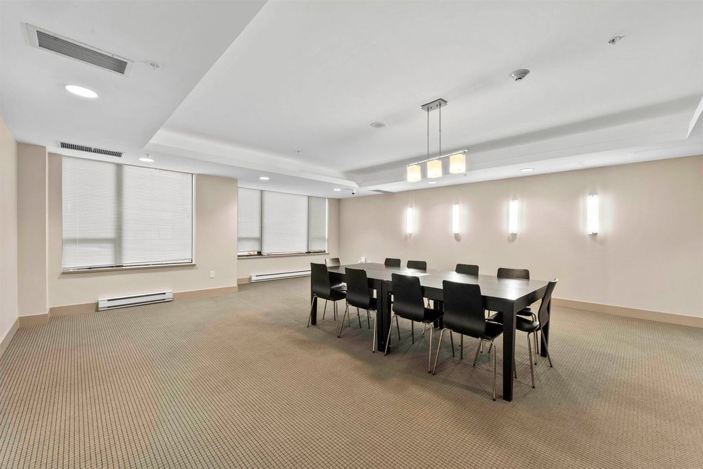 listing image 1104677945399922176