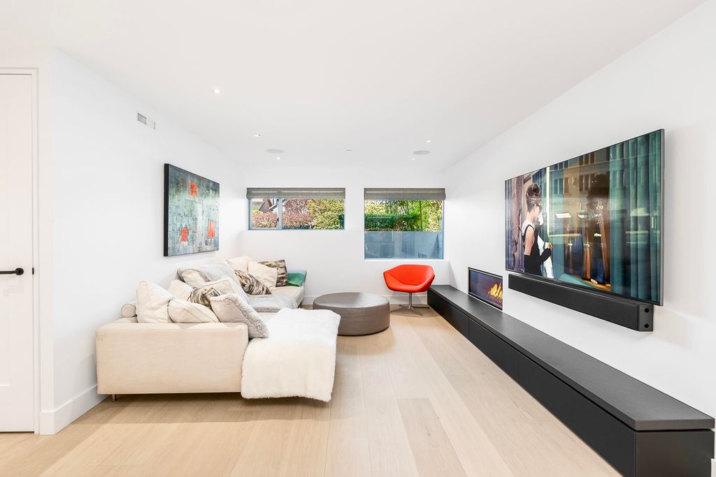 listing image 1106826247855957960