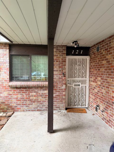 7468 138 Street 121 Surrey BC V3W 6G4