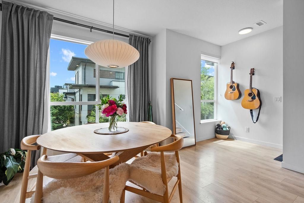 listing image 1104041215618989137