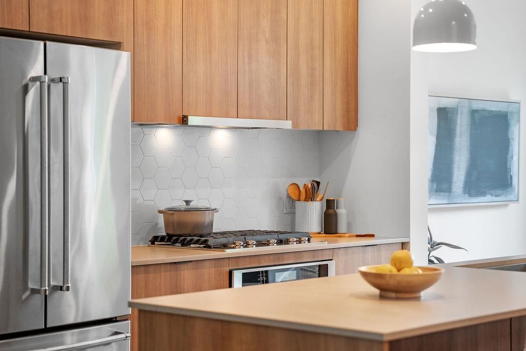 listing image 1101368549940981903