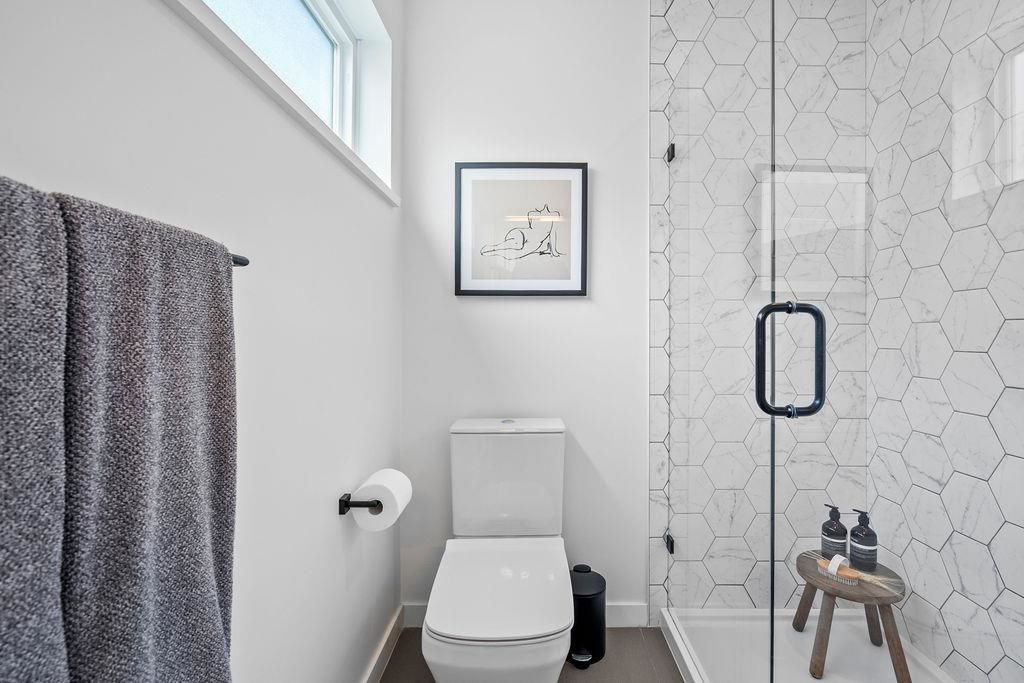 listing image 1101156465207495640