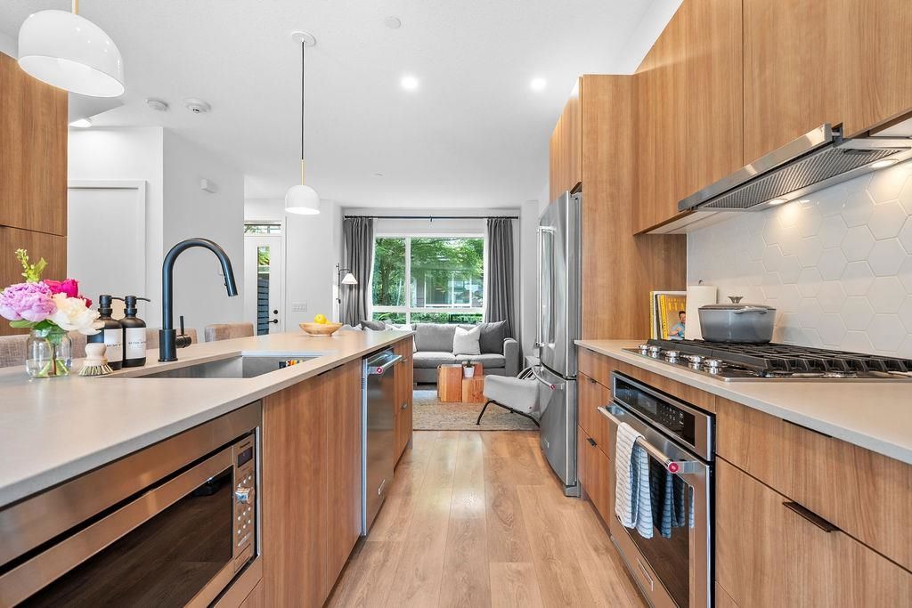 listing image 1108152686040589697