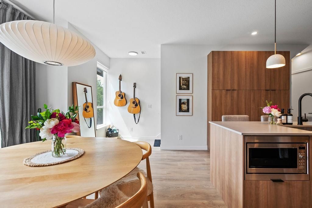 listing image 1105048454529821074