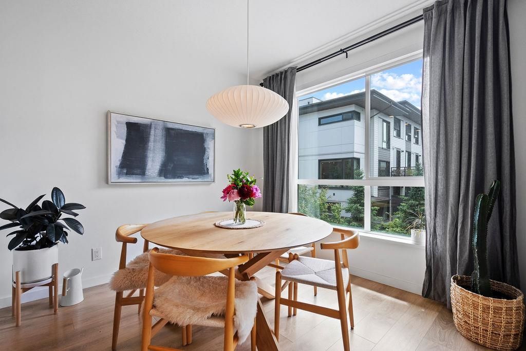 listing image 1104055783532878020