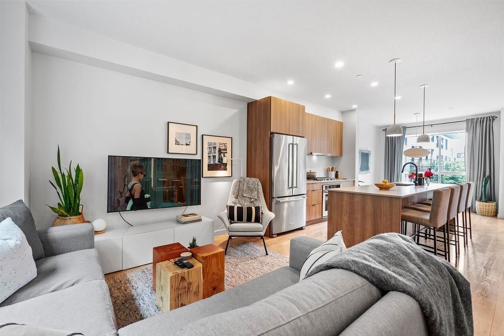 listing image 1108113192910353719