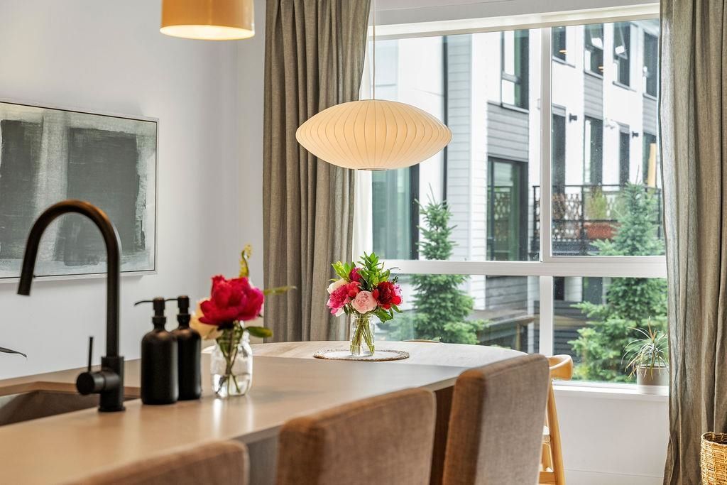 listing image 1106550468275898239