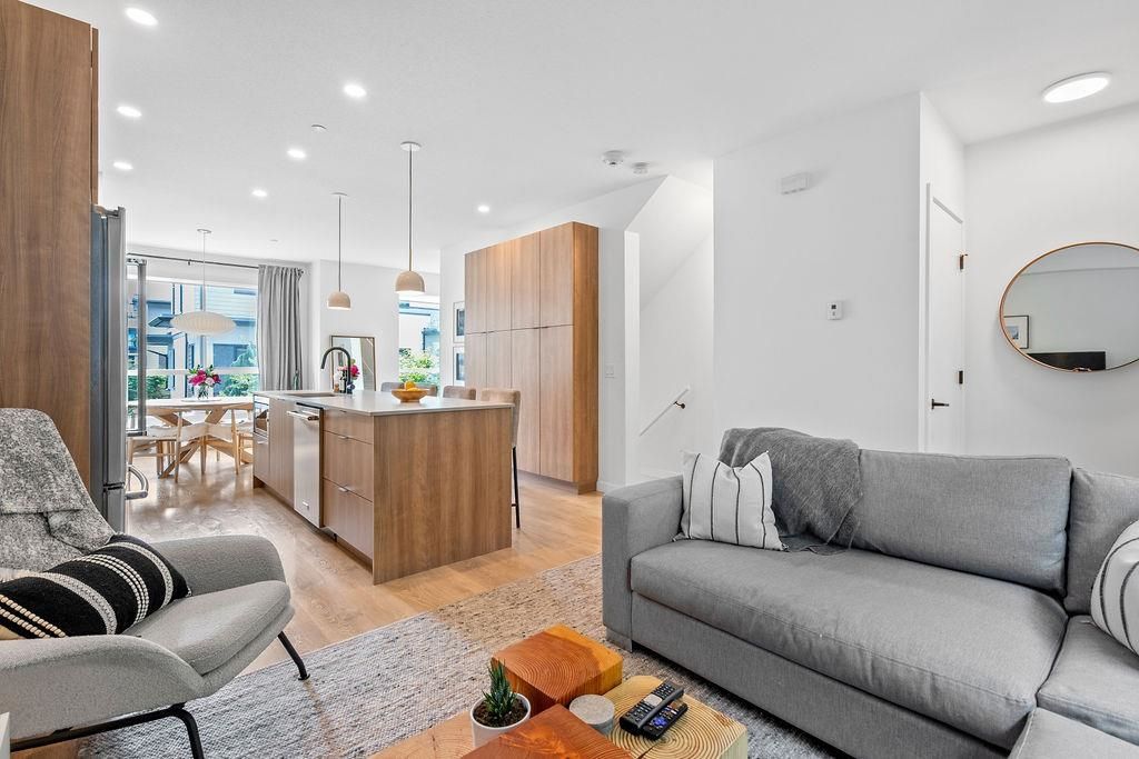 listing image 1105156375307603491