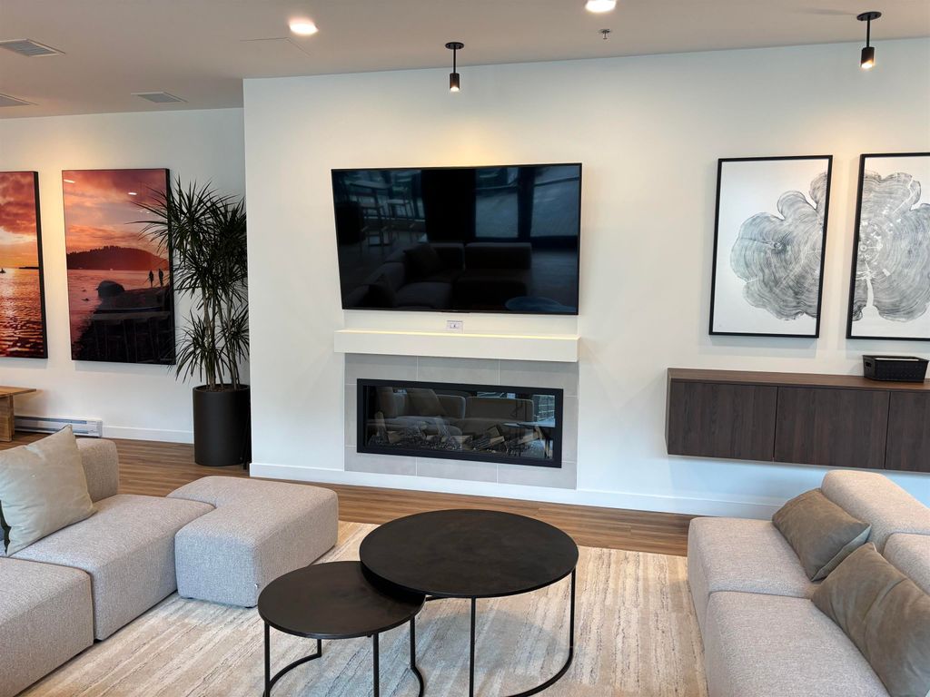 listing image 1106079986736883705