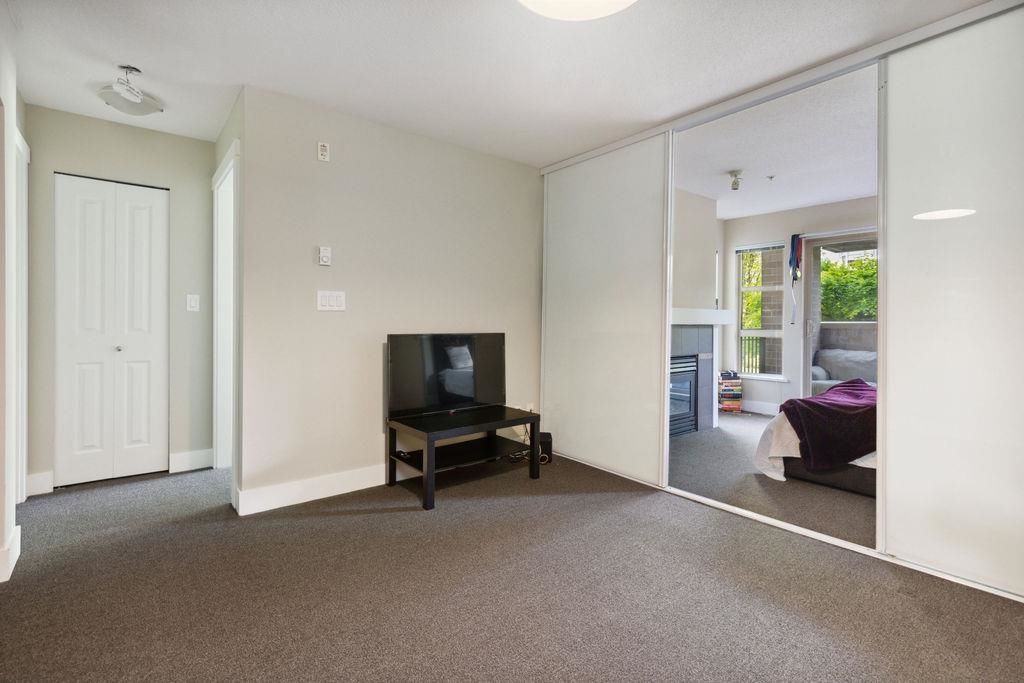 listing image 1103796473172621854